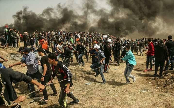 شهيد و968 إصابة بمسيرة العودة الكبرى في غزة